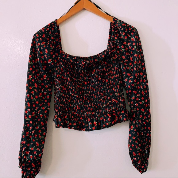 Black long sleeve rose top - Picture 1 of 2